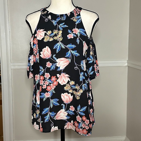 3/$20💥 Lily White Blouse Black & Pink Floral Print Cold Shoulder Flutter Sleeve - Picture 6 of 16